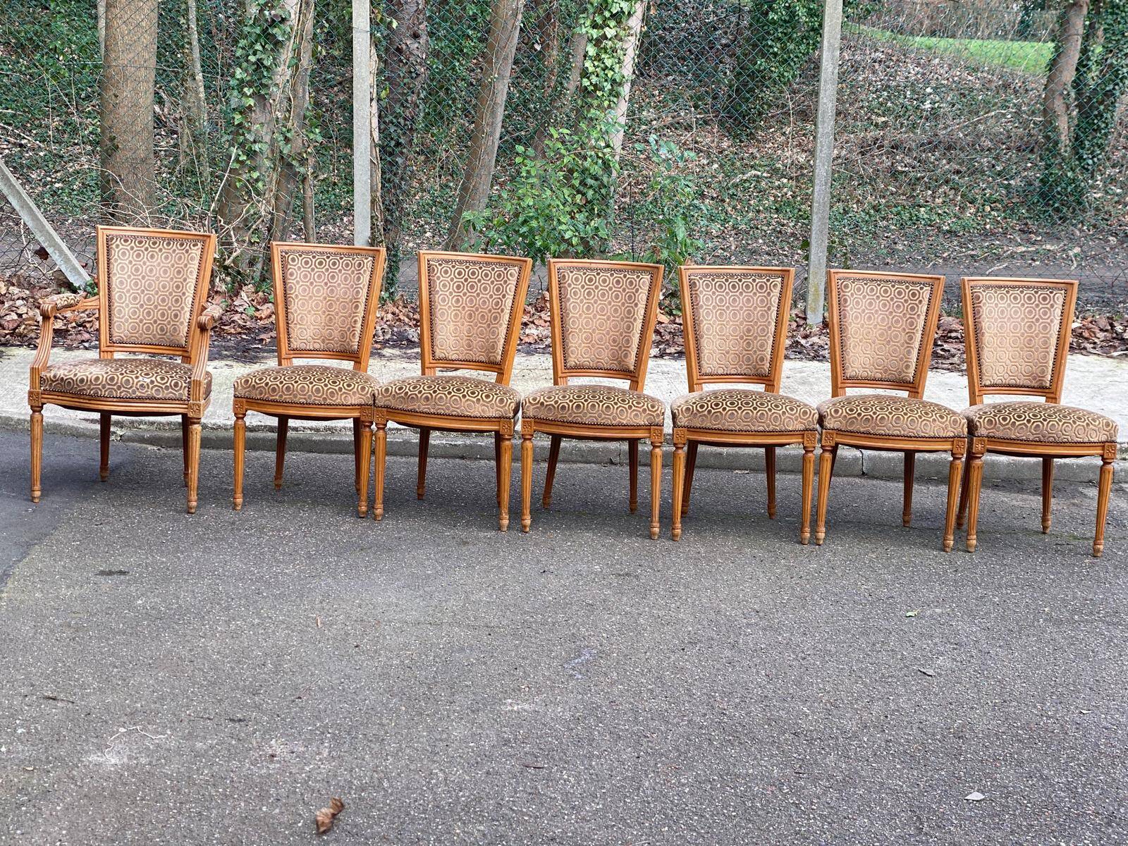 Set of 6 solid wood and velvet chairs in Louis XVI style.