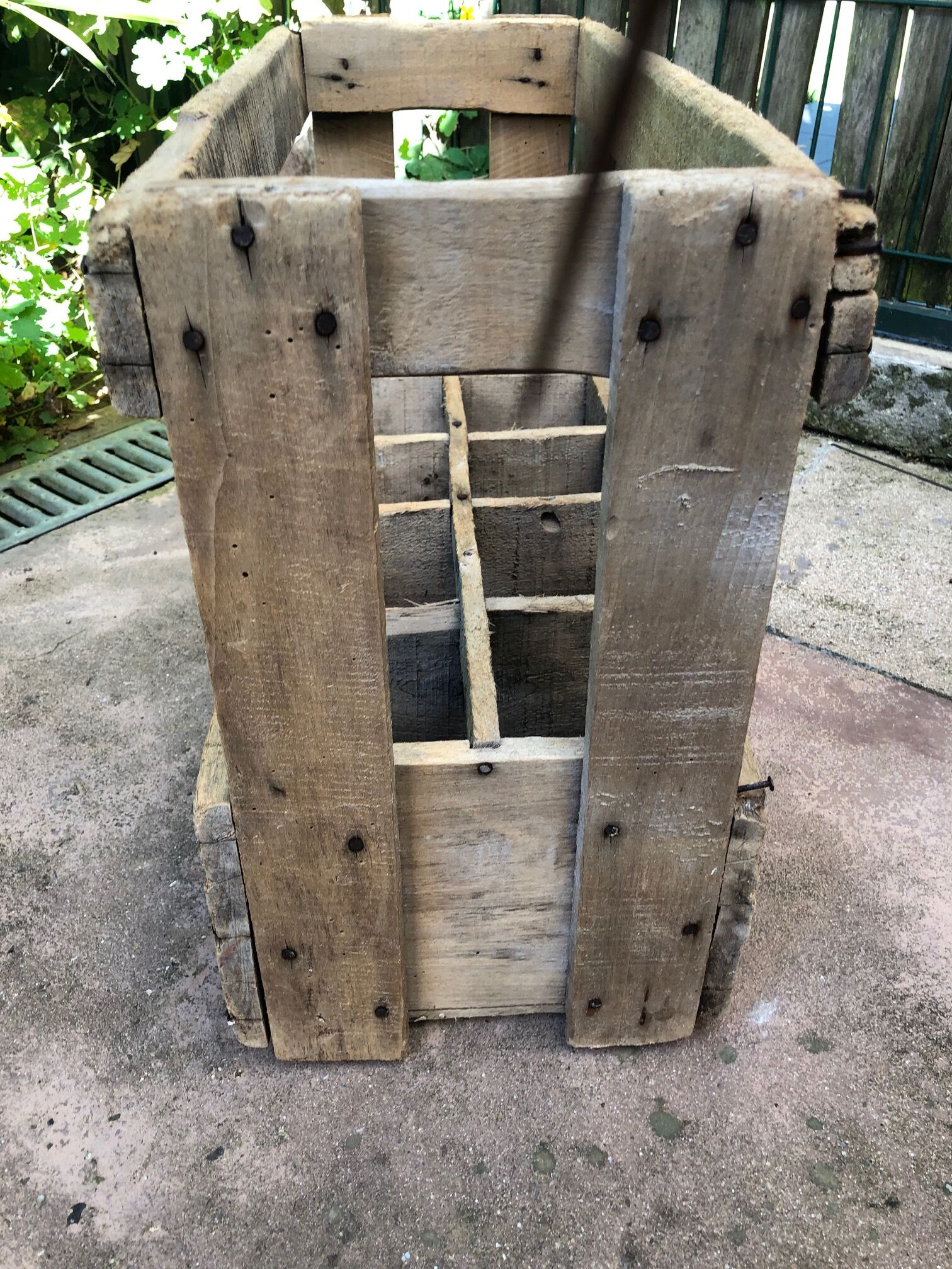 Vintage wooden bottle holder 10 slots