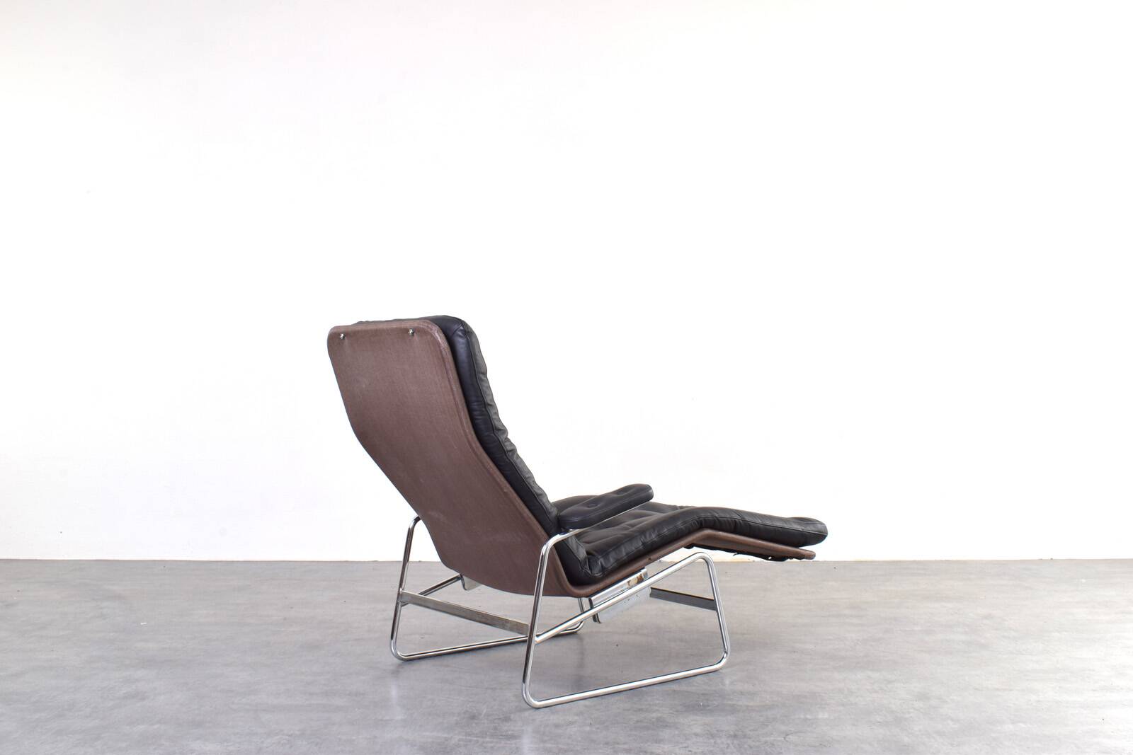 Bauhaus Leather and Chrome Model Fenix Chaise Lounge by Sam Larsson for Dux