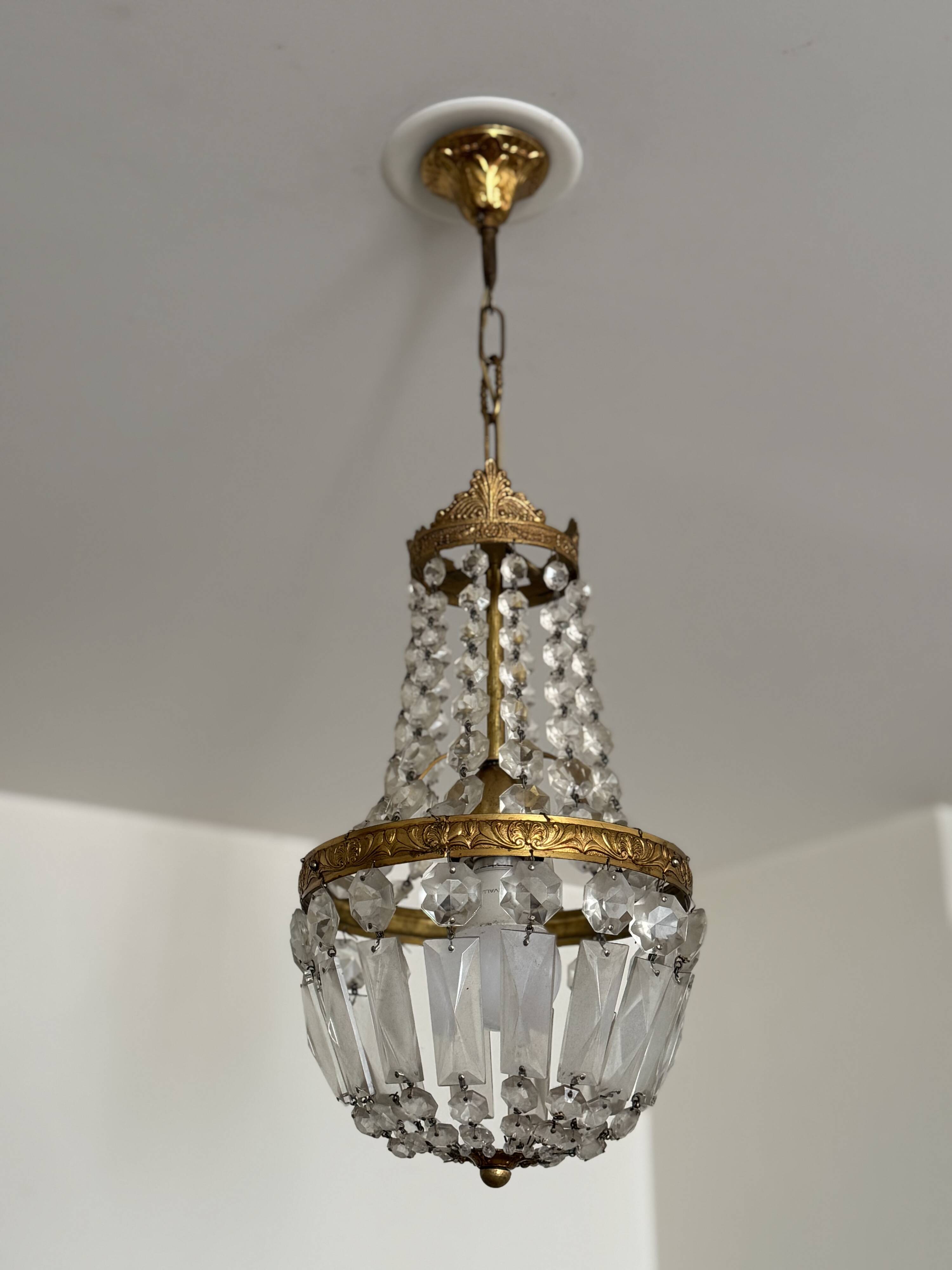 Lustre corbeille ancien en laiton et pampilles – Art déco années 1930