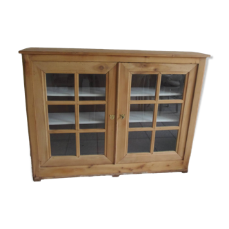 Louis Philippe display cabinet of fine craftsmanship, solid cherry wood body