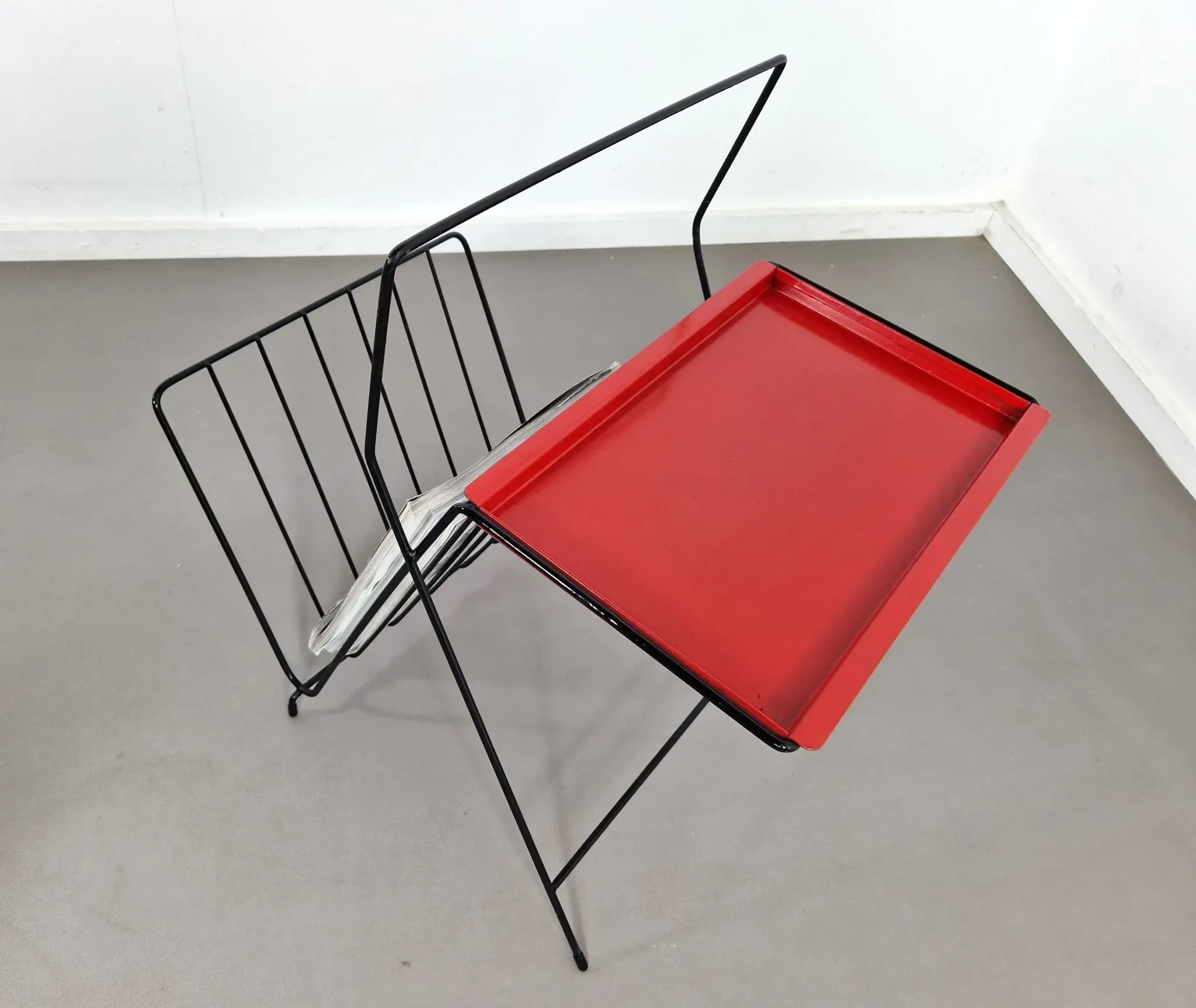 Vintage magazine rack | 1960s