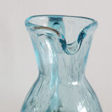 Carafe bleue en verre soufflé bullé