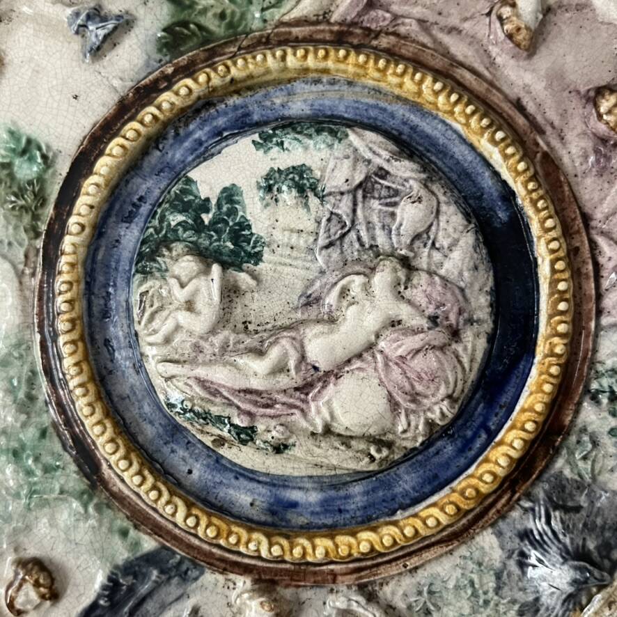 Assiette murale Bacchanale