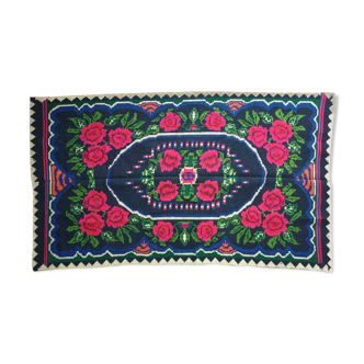 Floral handwoven green and fuchsia rug, made in wool, bohemian design