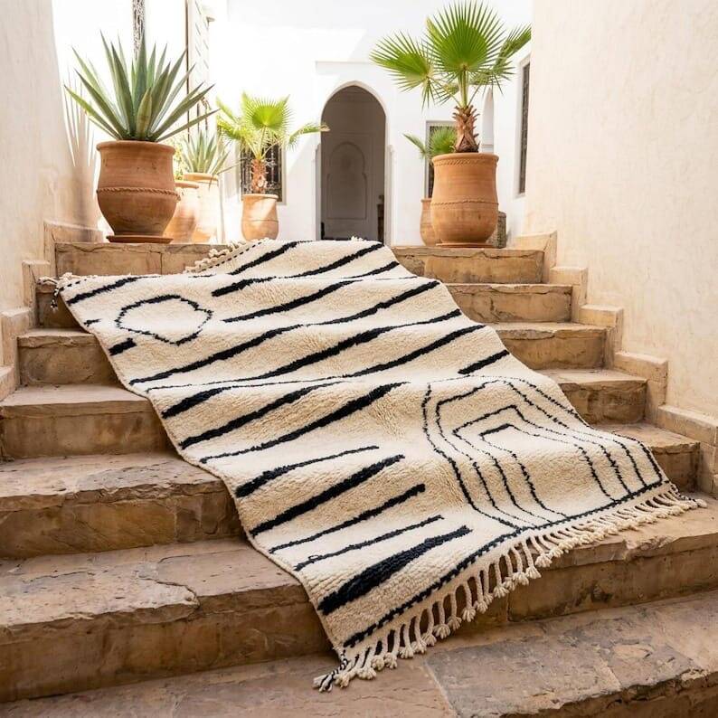Handwoven natural wool Berber rug in black and white, 150/250 cm.