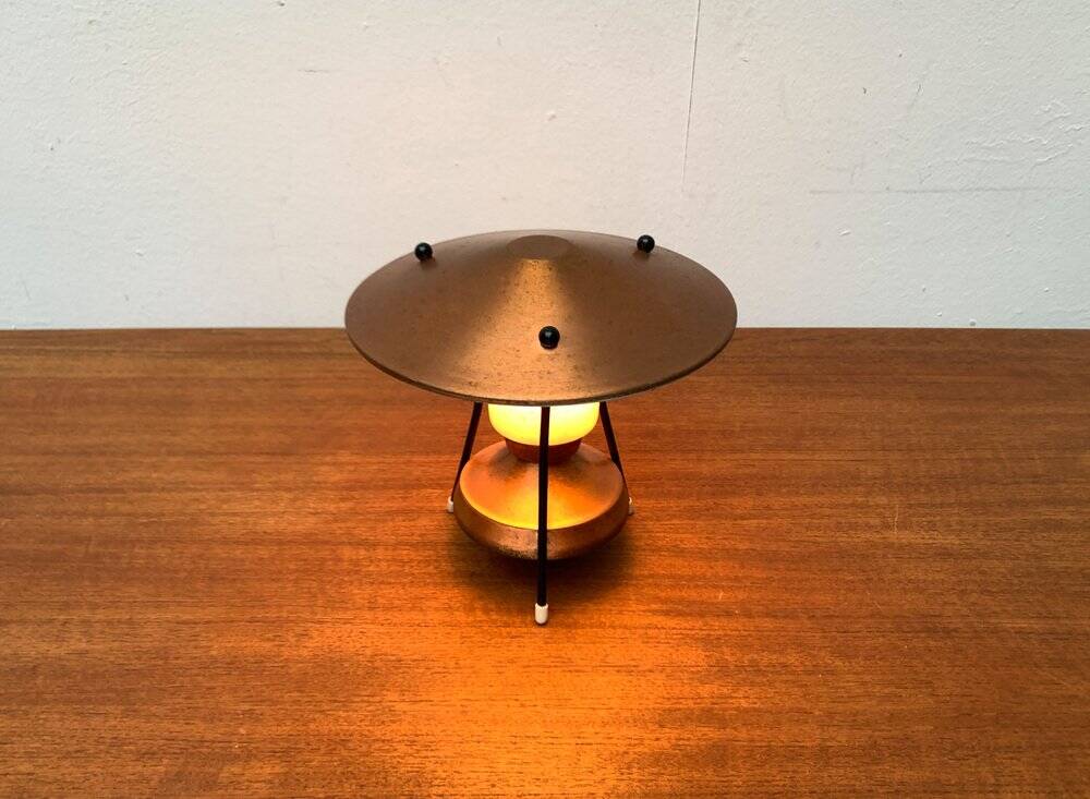 Small tripod table lamp in copper, 1950s.