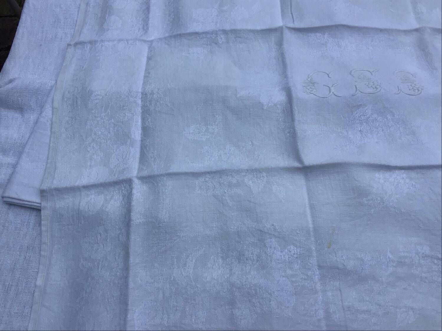 Set of 12 vintage white napkins with lilacs, monogrammed GSS.