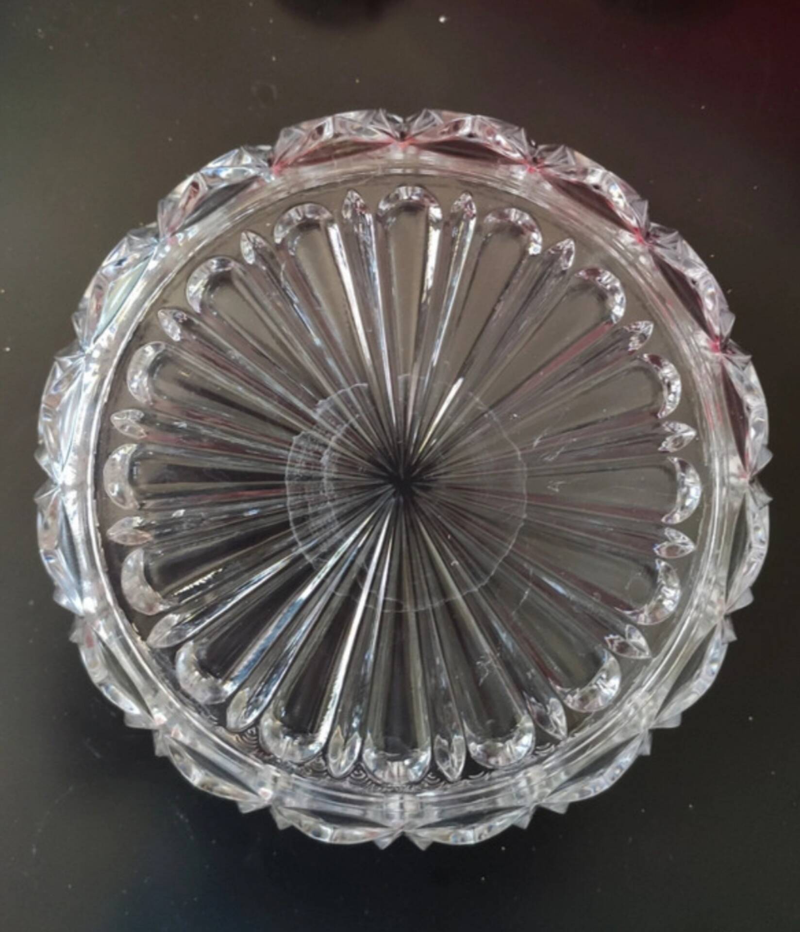 Coupe centre de table en verre moulé, Reims