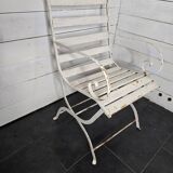 Ancien fauteuil de jardin en fer forgé et bois