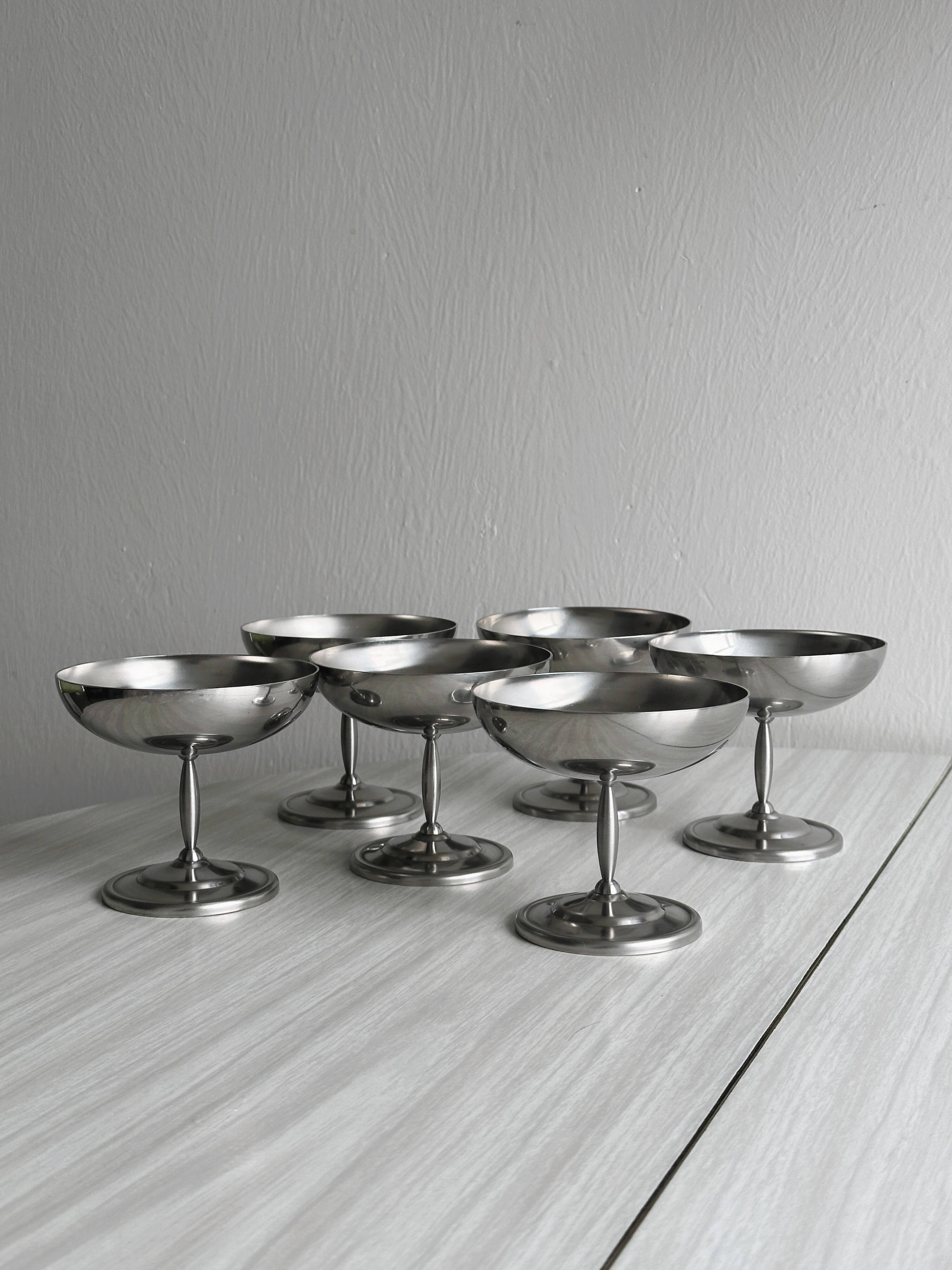 6 coupelles sur pied en inox
