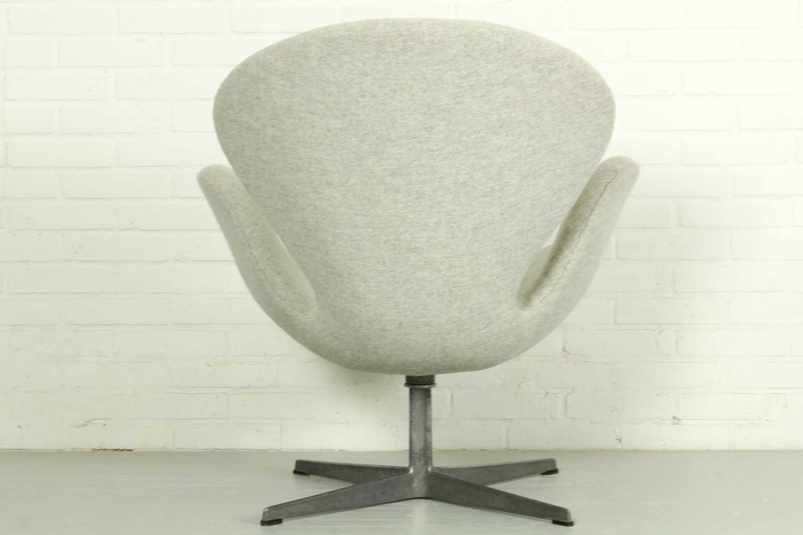 Svanen or Swan Chair by Arne Jacobsen for Fritz Hansen, 1960s