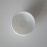 Coupelle sur pied ancienne en opaline blanche
