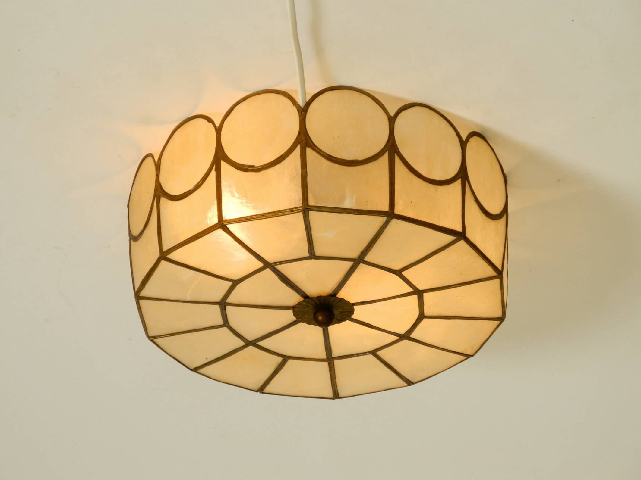 Beautiful round Mid-Century Modern ceiling or wall lamp made of Capiz