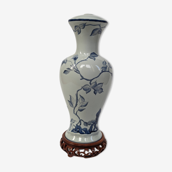 Chinese blue white porcelain vase