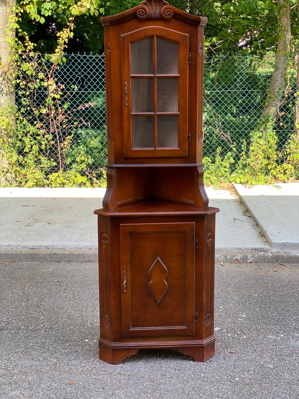 2-part corner display cabinet, English Victorian mahogany, 20th century