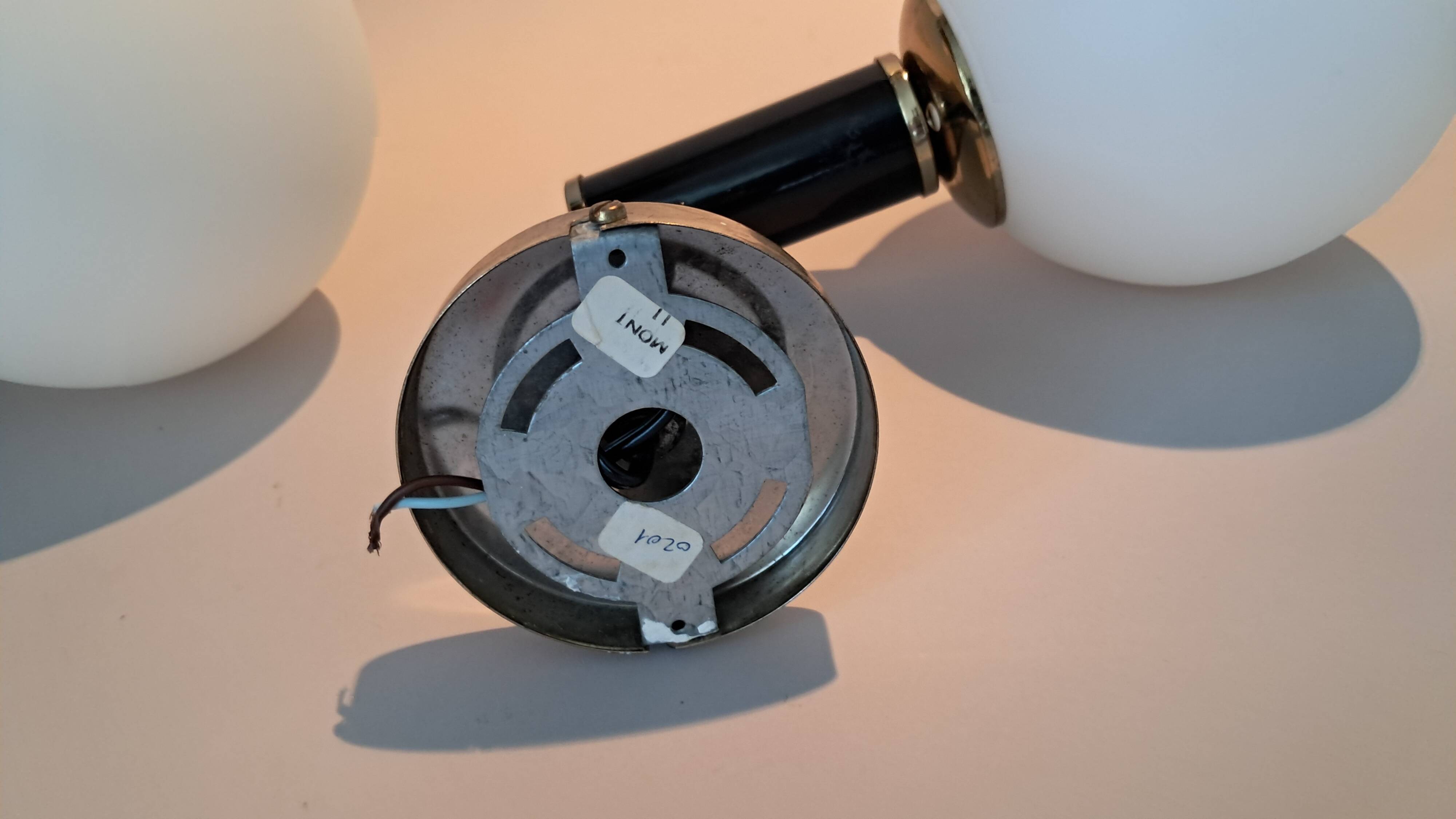 Pair of wall lights in gilded and black lacquered brass, Italy 1970/1980.