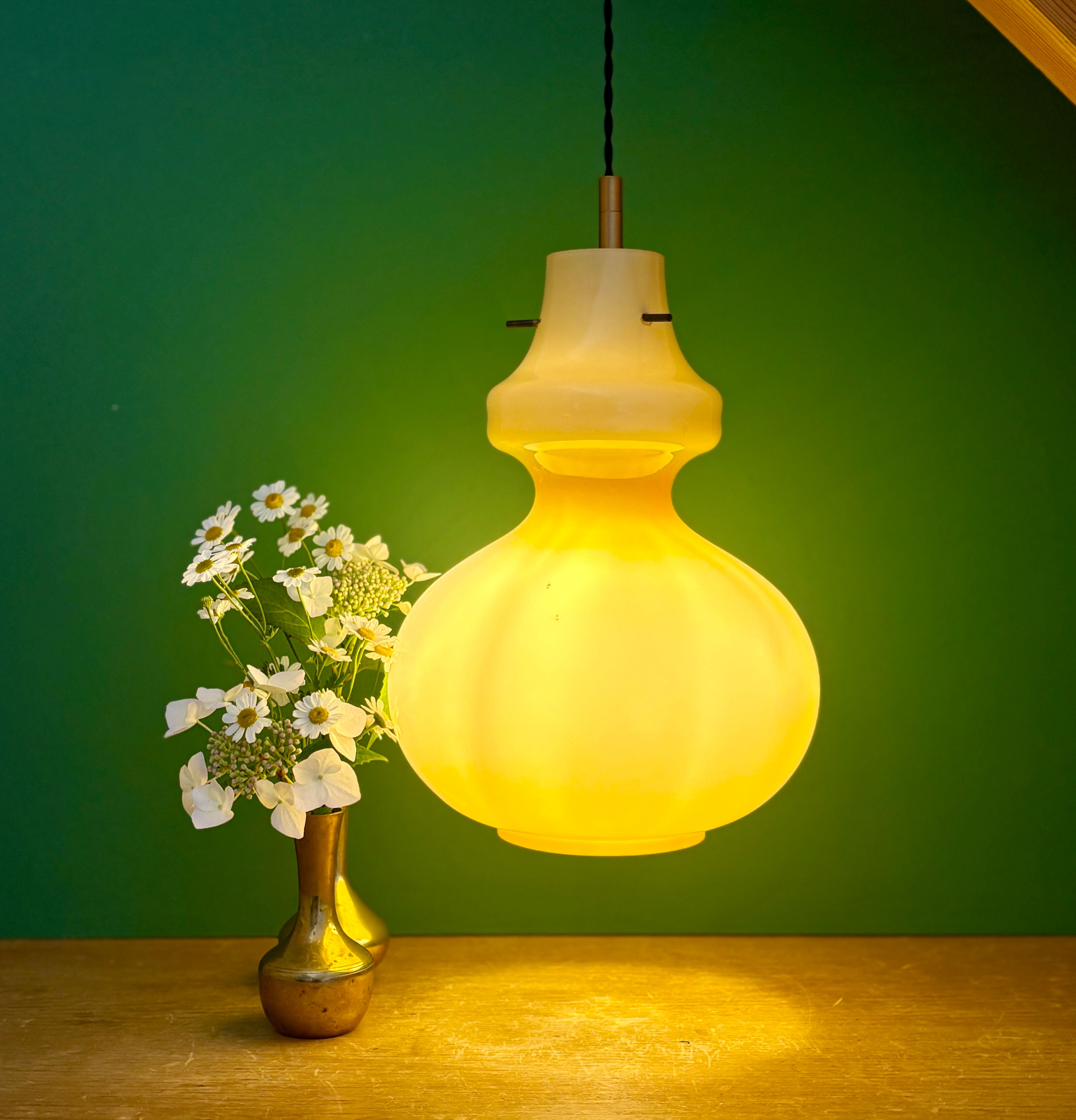 Suspension globe vintage en opaline jaune