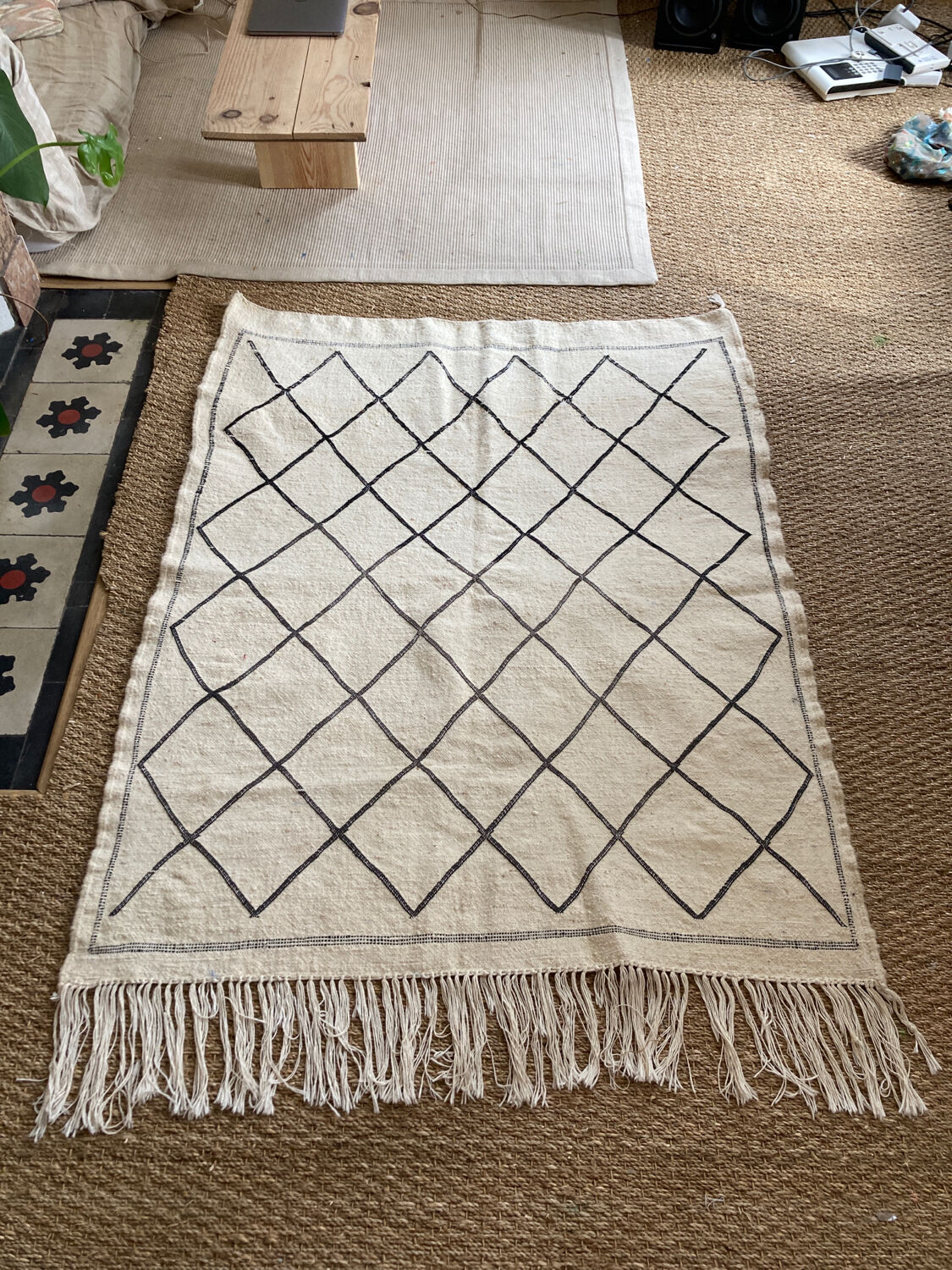 Berber rug 134x108 Azilal in beige ecru Moroccan wool with black diamonds