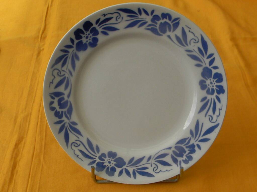 Set of 12 earthenware dessert plates from ORCHIES.