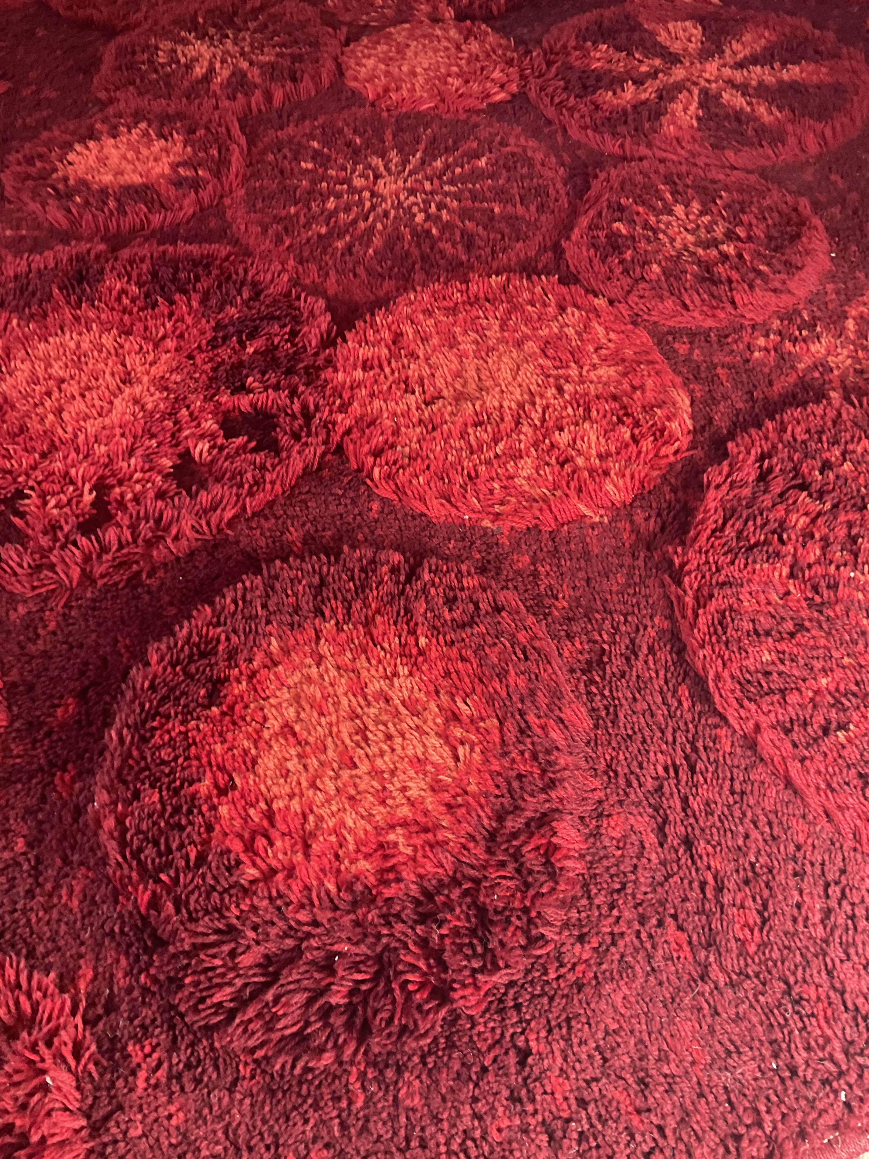 Round carpet 200cm from the 70s