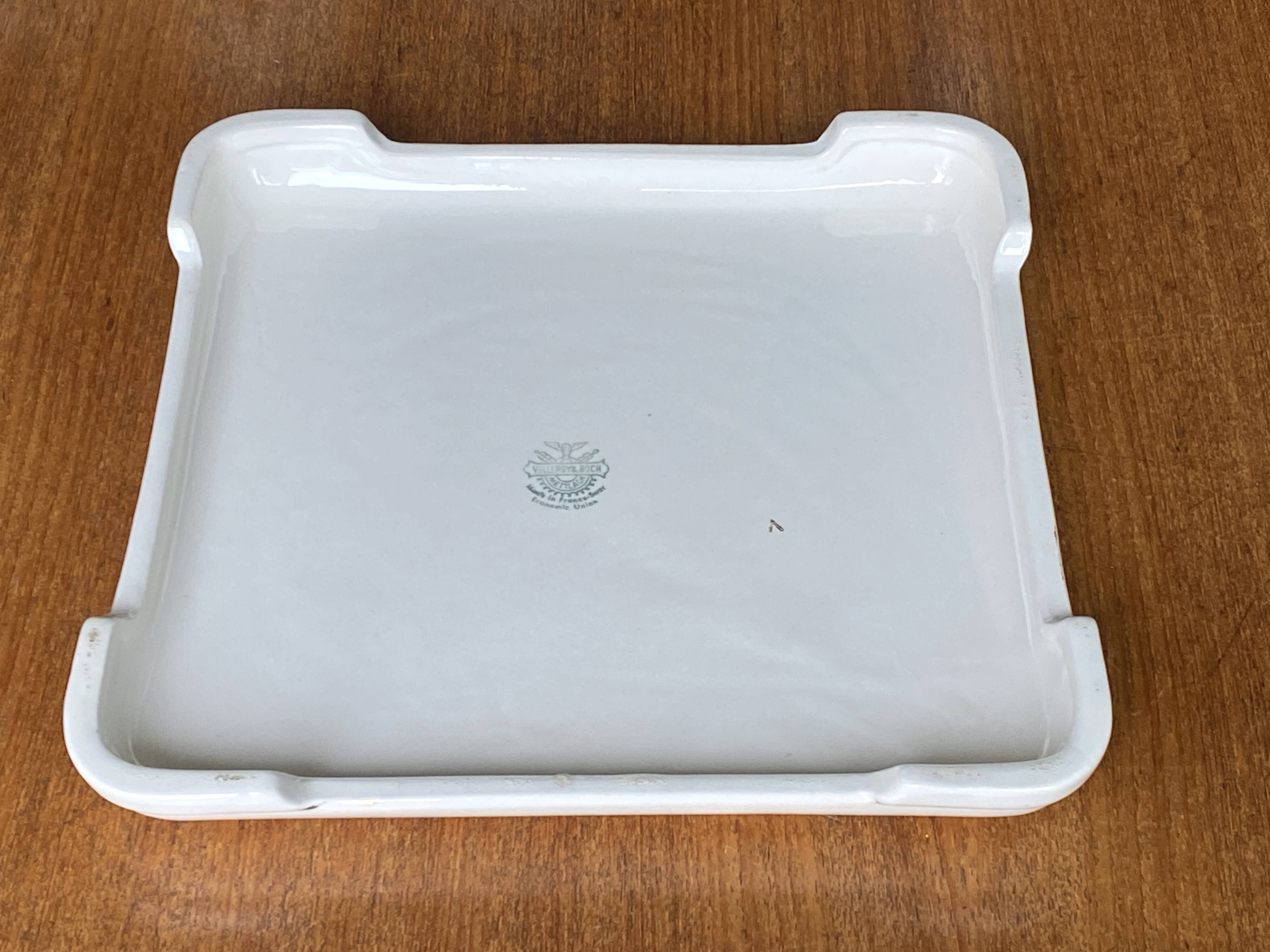 Important vintage trivet in celadon green faience by Villeroy & Boch.