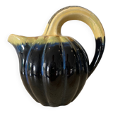 Bowler pitcher handle deported