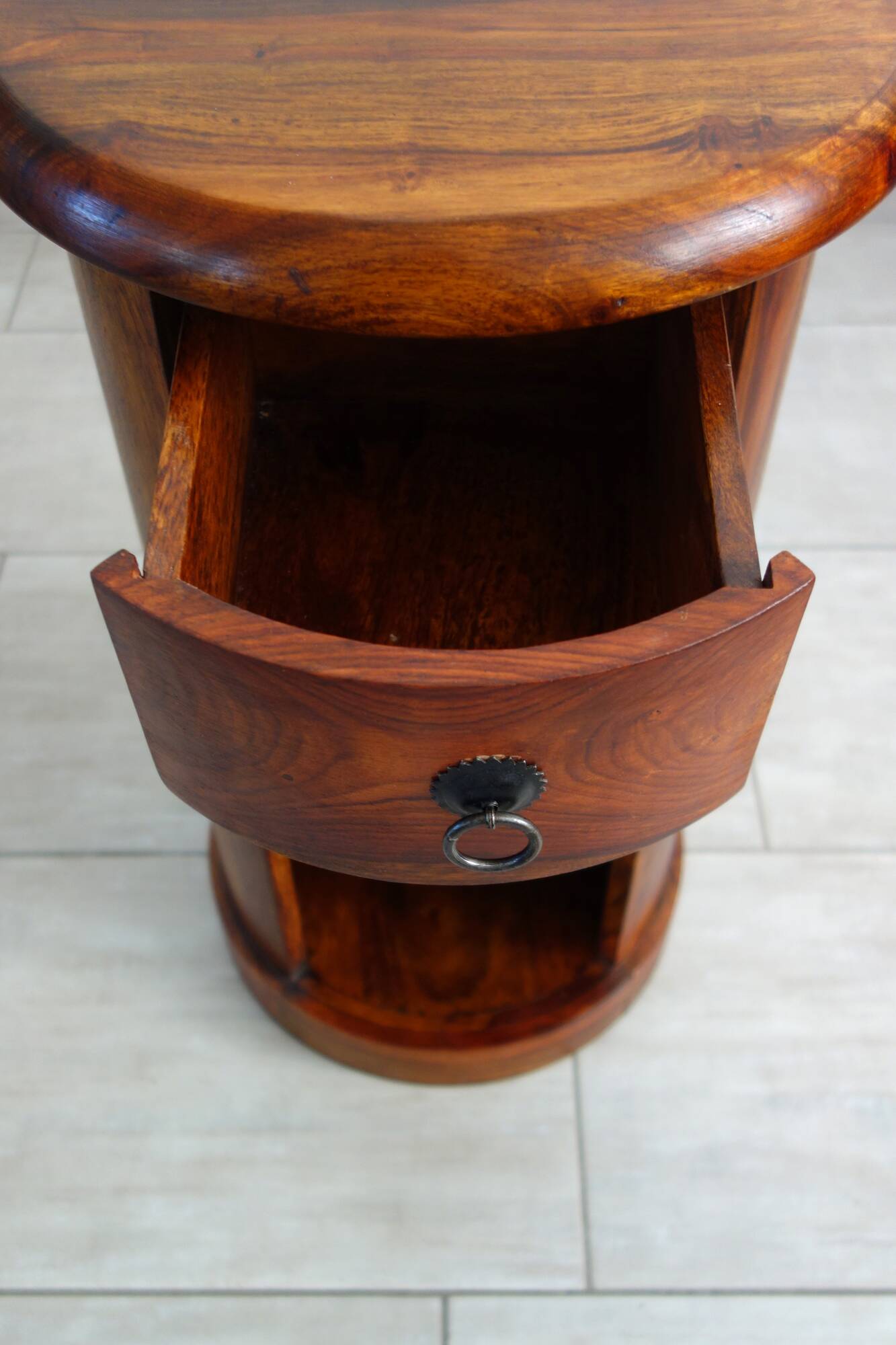Petit meuble d'appoint circulaire ou chiffonnier en palissandre années 60, Inde