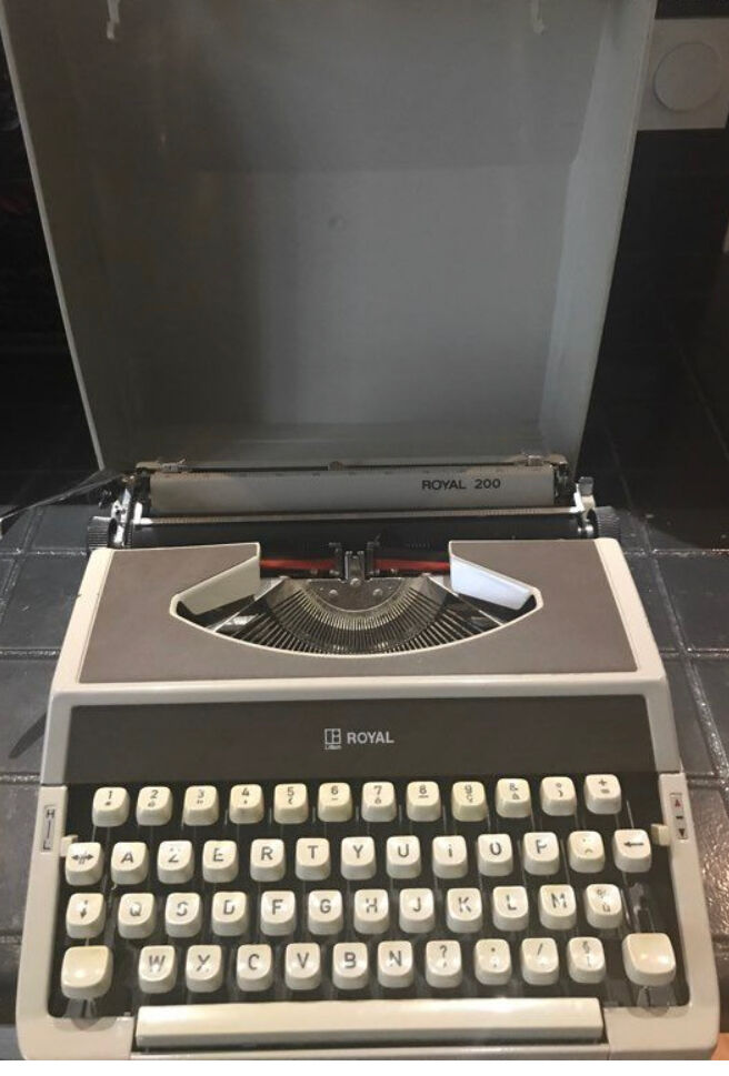 80s typewriter brand Litton model royal 200