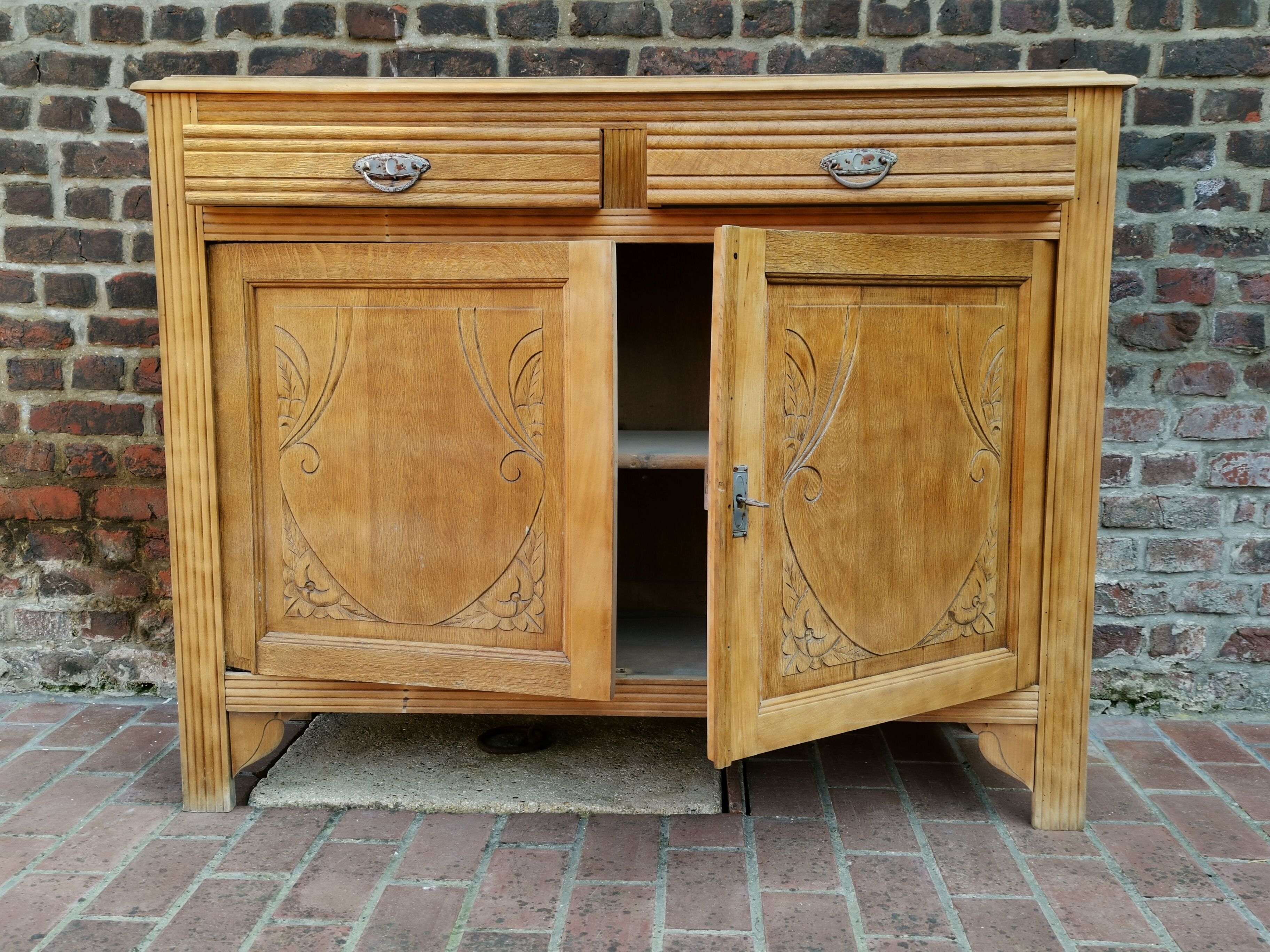 Parisian floral pattern buffet