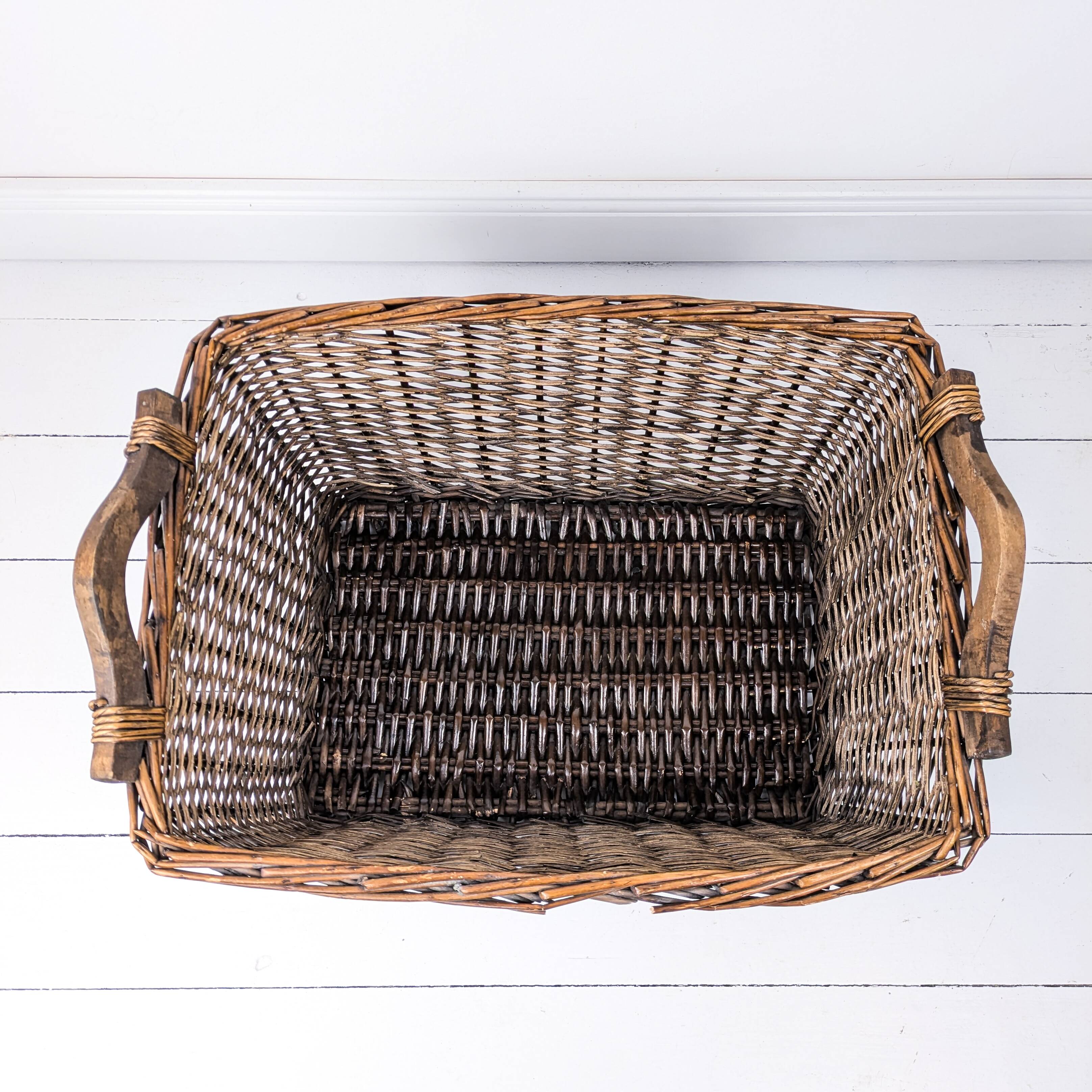 Panier Vintage Anse Rangement Mid Century Panier en osier tressé marron foncé Travail manuel Hygge S