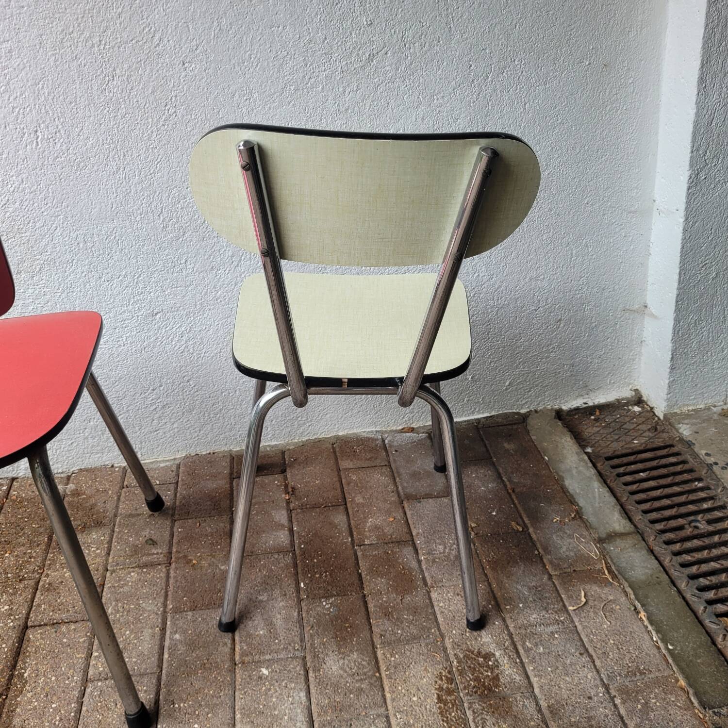5 Red and Pale Green Formica Chairs – Vintage Retro