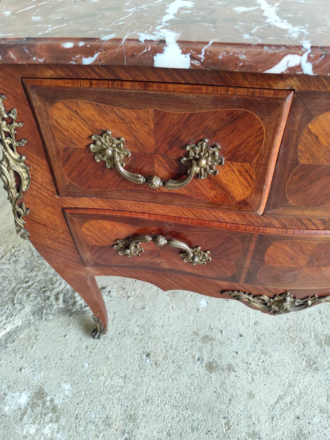 Inlaid chest of drawers