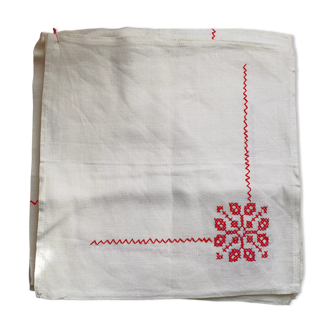 Embroidered tea cloth with napkins