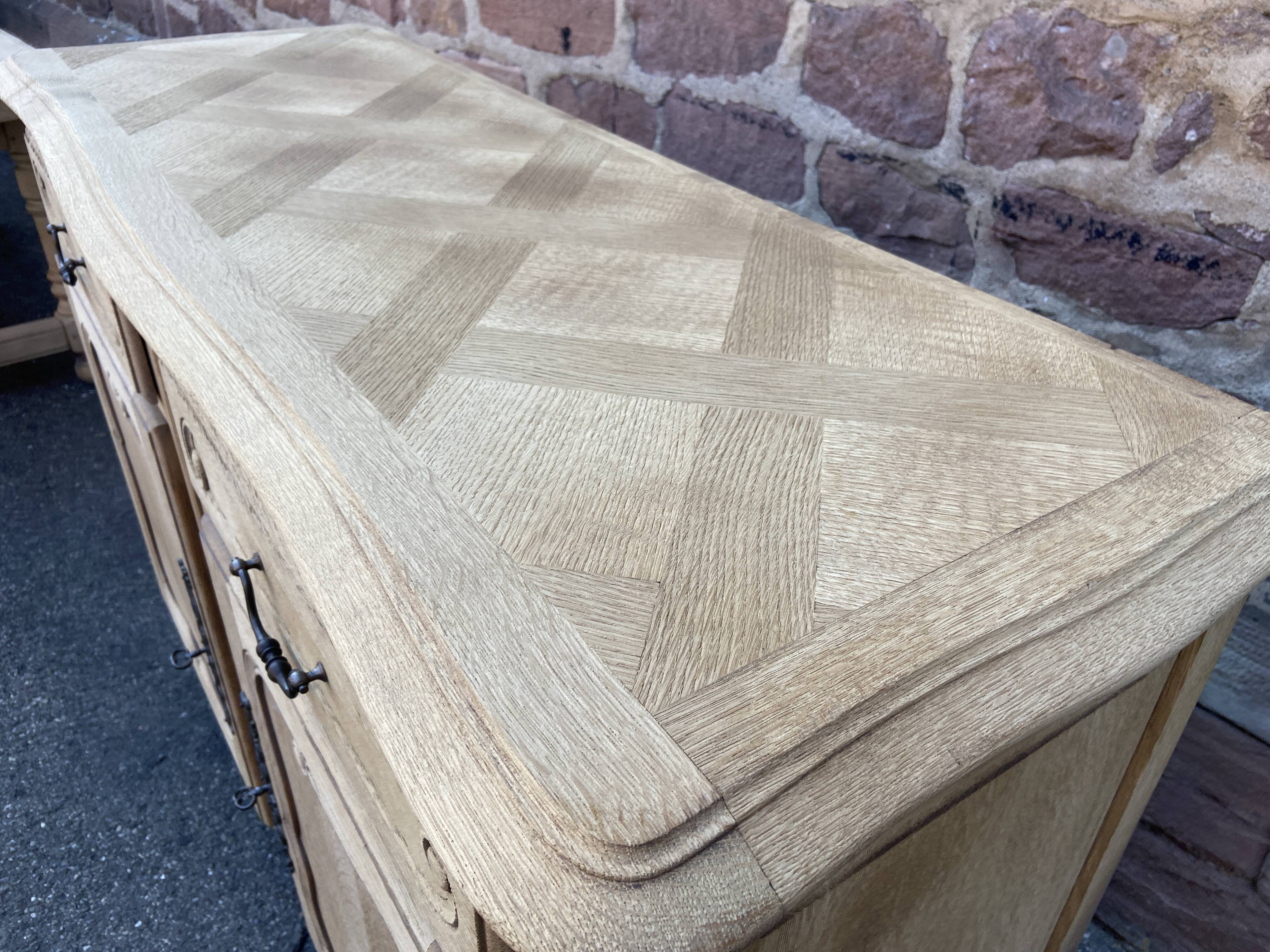 Buffet Baroque Louis XV in natural oak