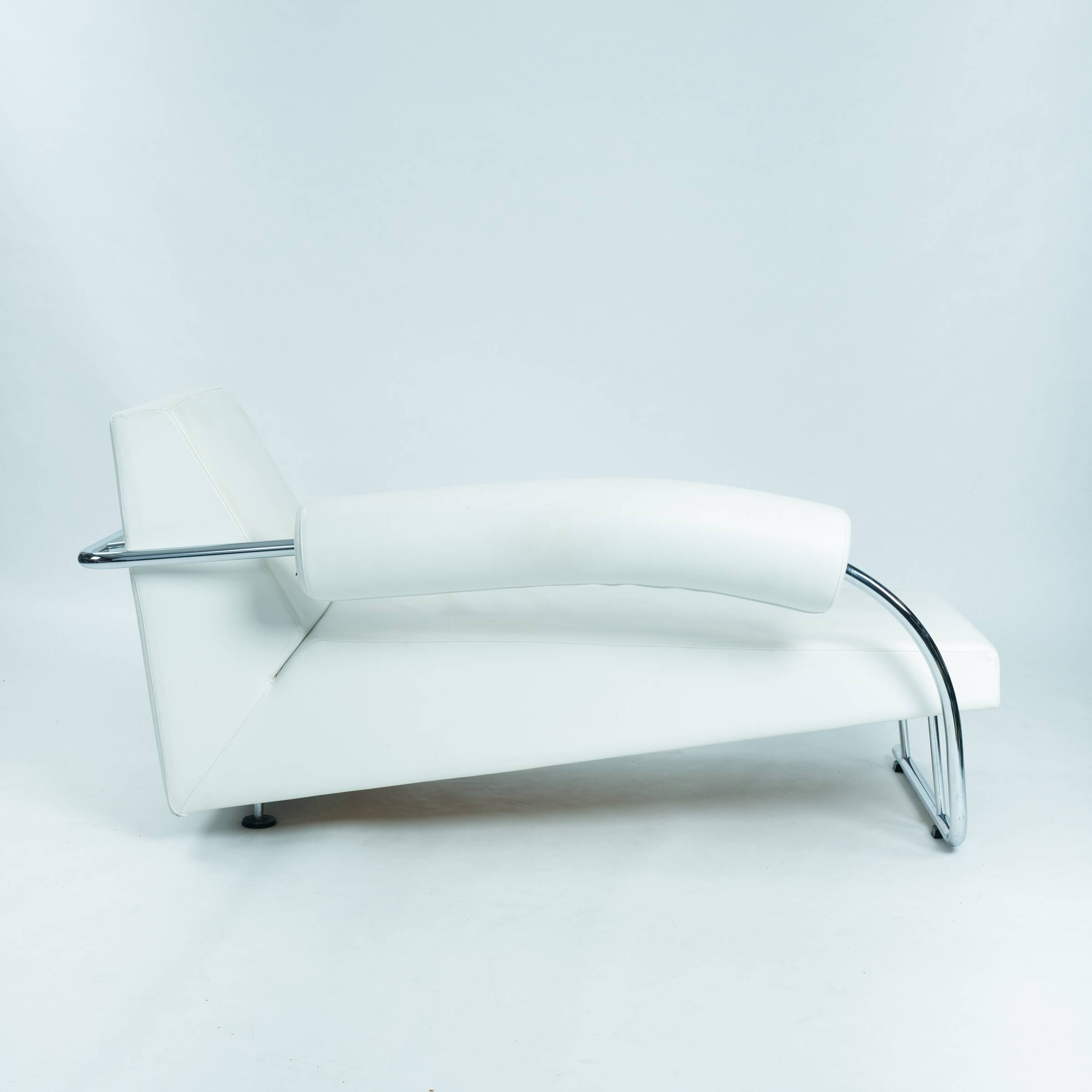 Dutch design Rob Eckhardt chaise longue white leather tubular steel, 1980s