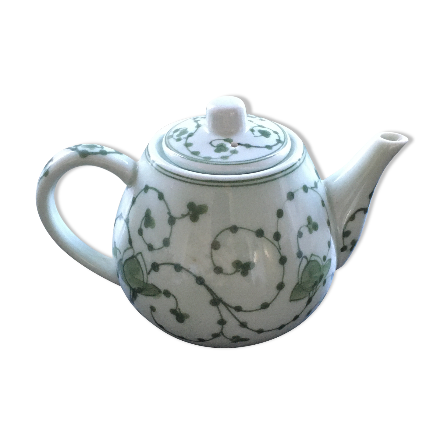 Green plant-decorated teapot