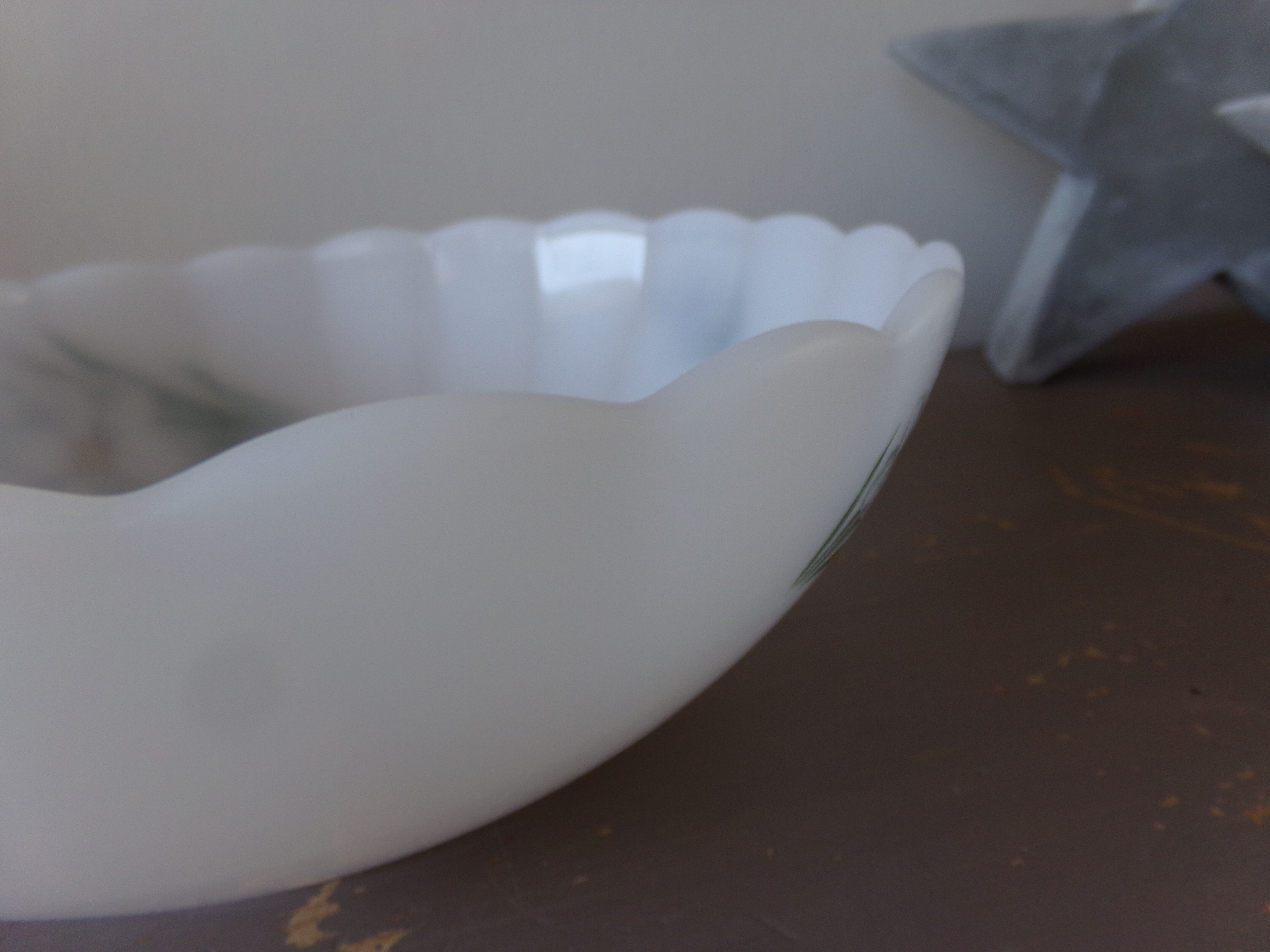 Vintage arcopal salad bowl pattern "daisies"
