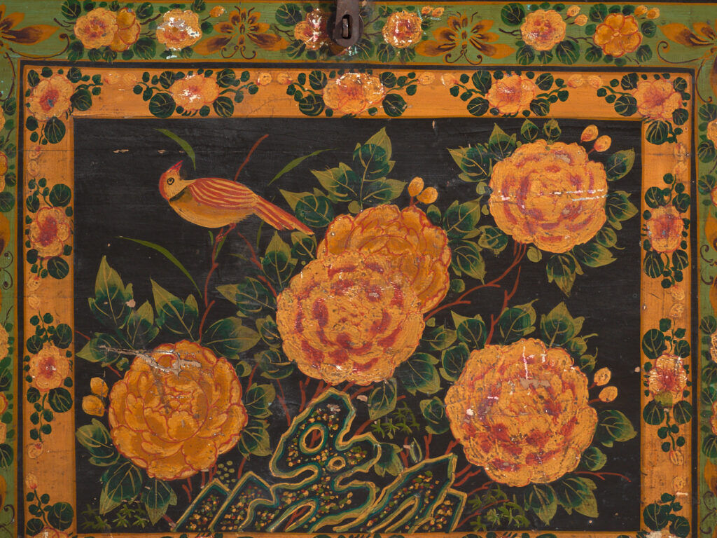 Antique chest painted in pine wood – China, around 1900