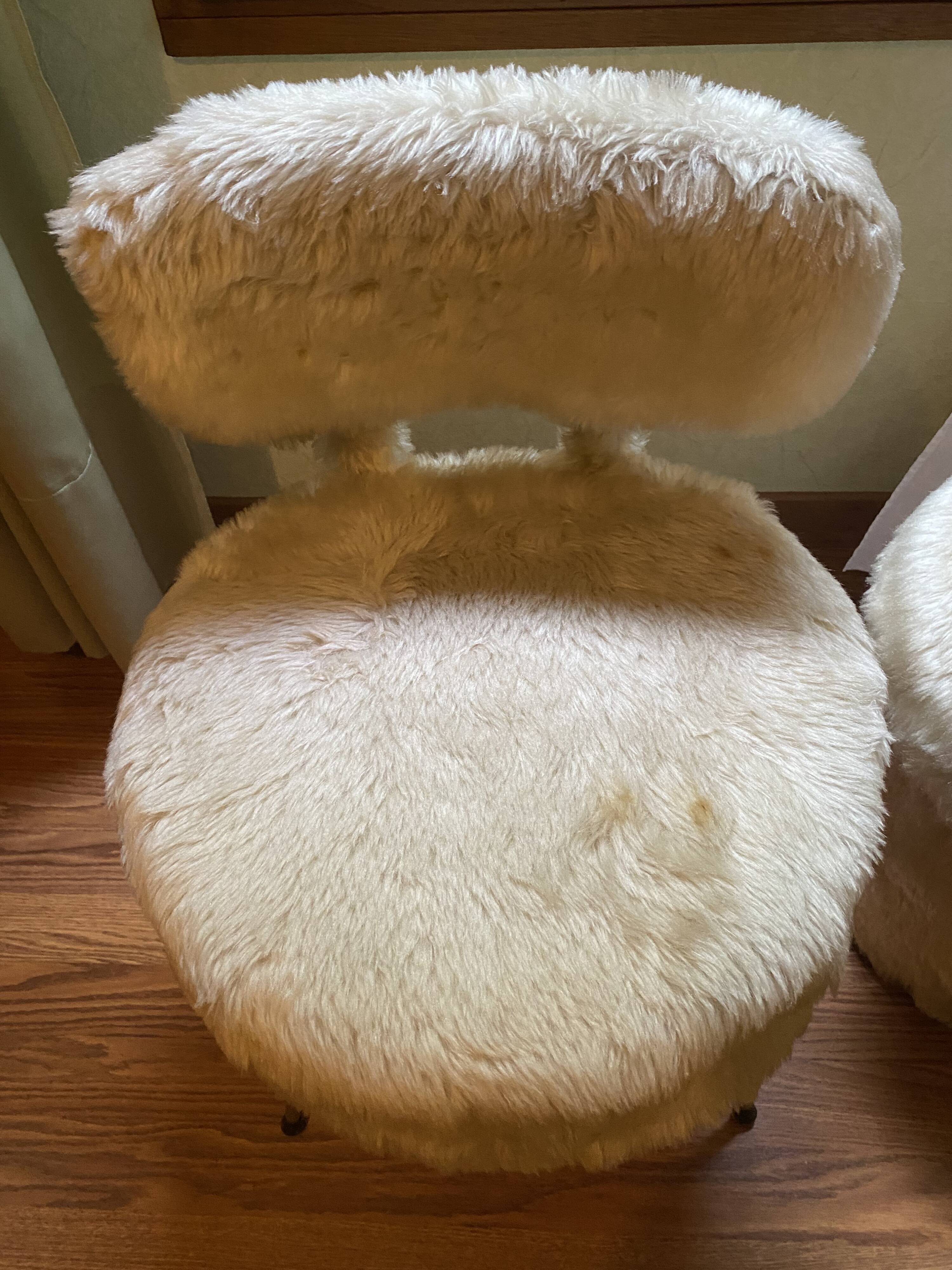 Lot 2 chaises et un pouf Pelfran