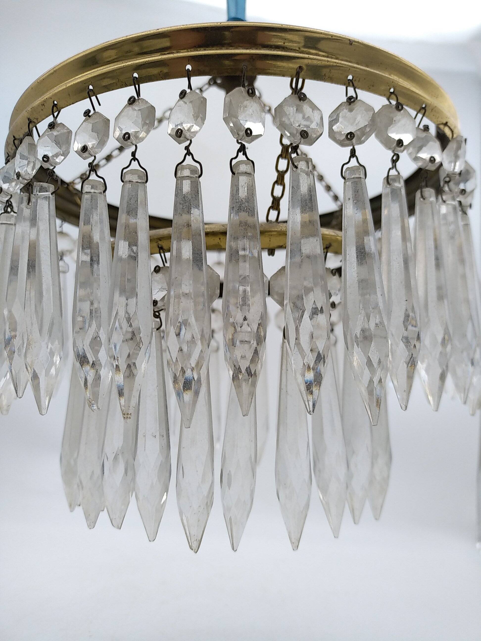 Small icicle tassel chandelier. Not electrified.