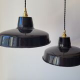 Duo of suspensions in enamelled sheet metal