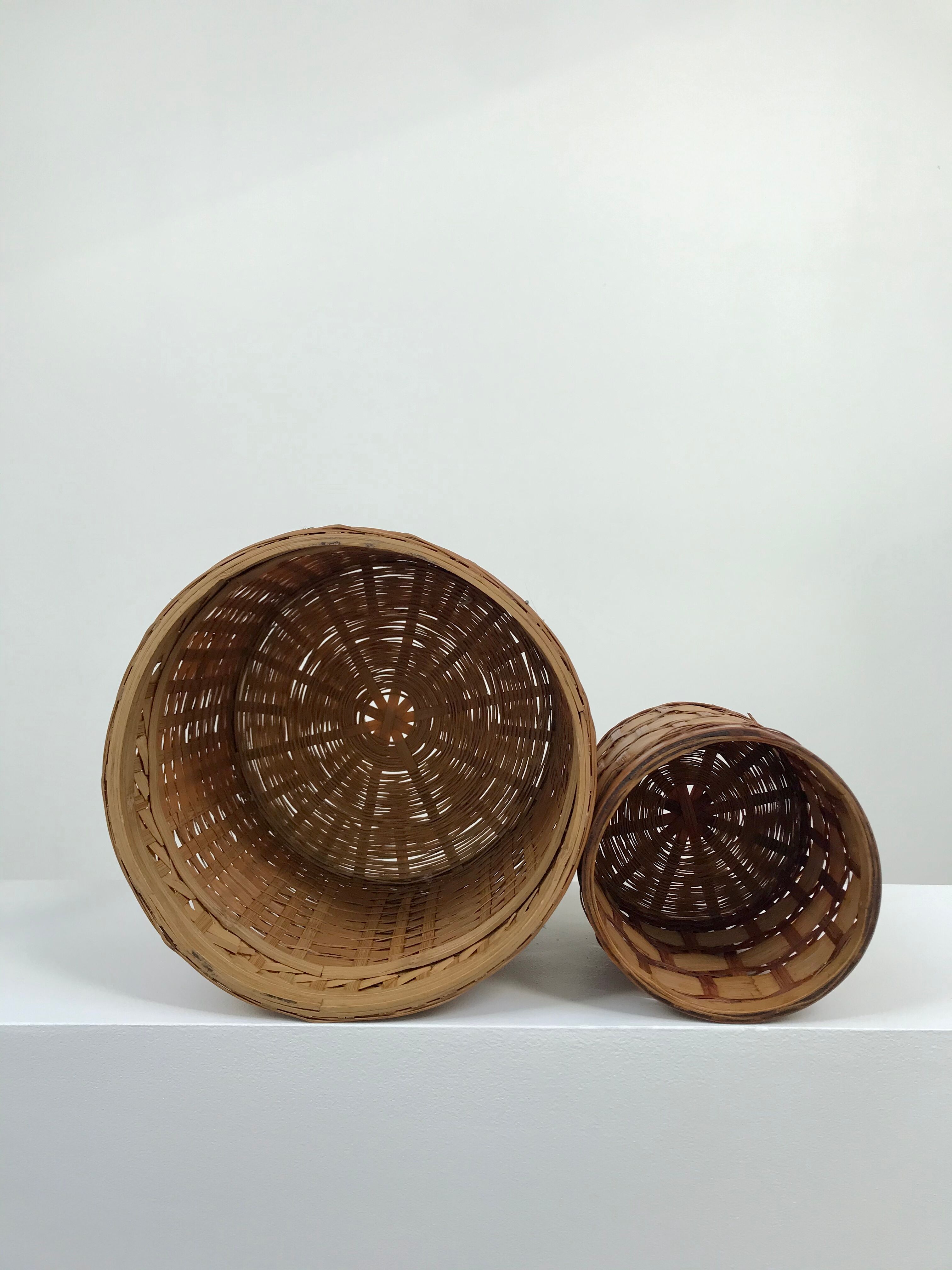 Lot of two wicker baskets