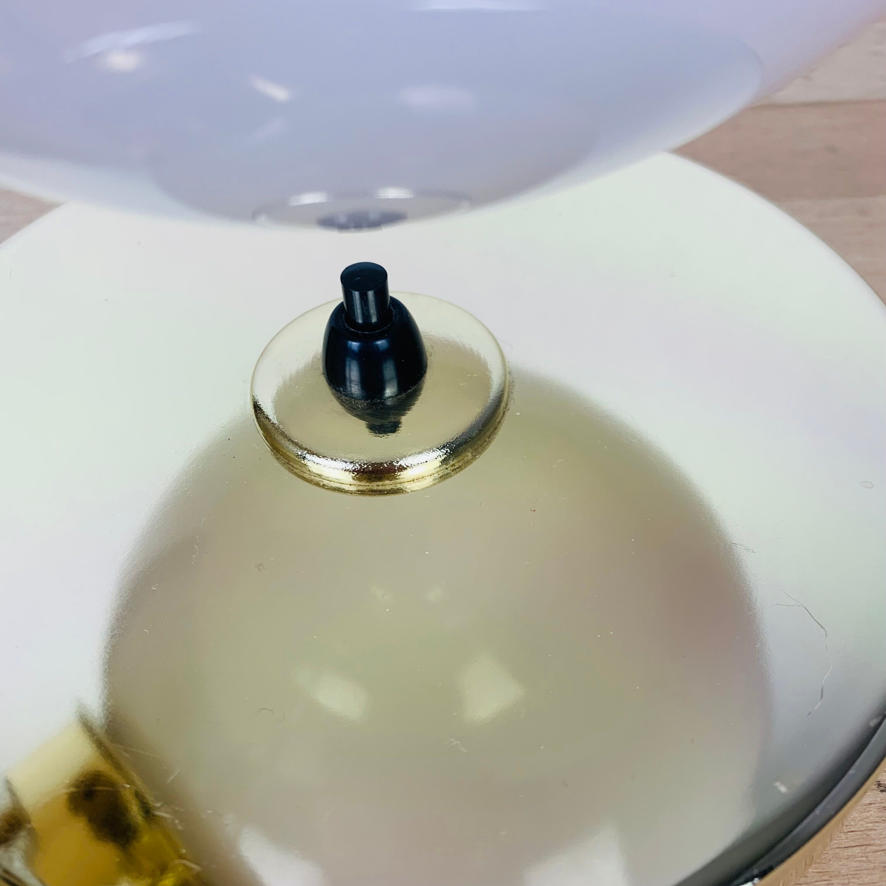 Brass wall lamp and opaline globe