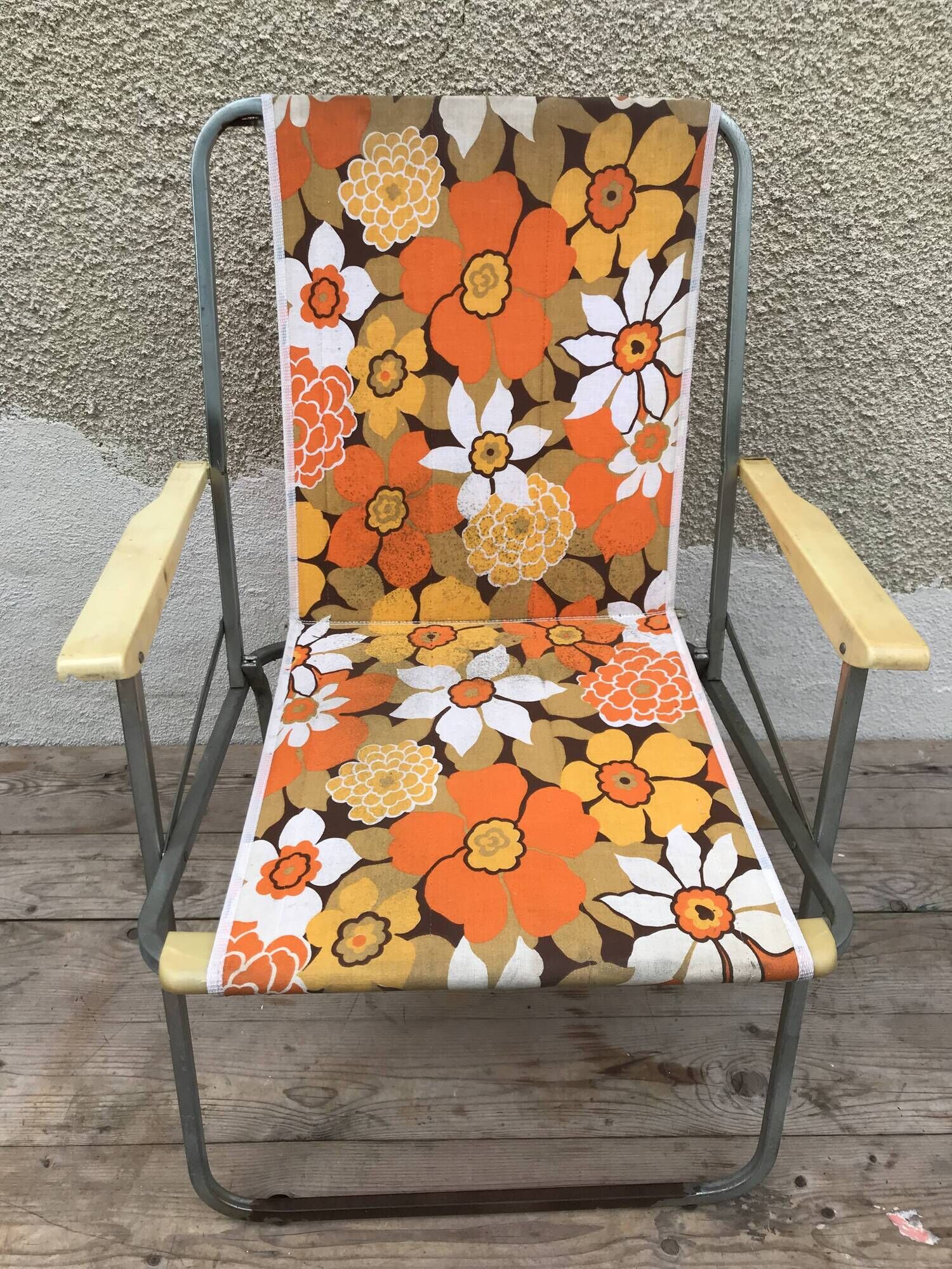 Pair of folding metal lerolin chairs in 70's fabric