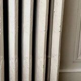 Radiateur ancien sur pieds à huit lames fleuries en fonte de fer XX siècle