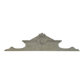 Fronton en bois sculpté, décoration