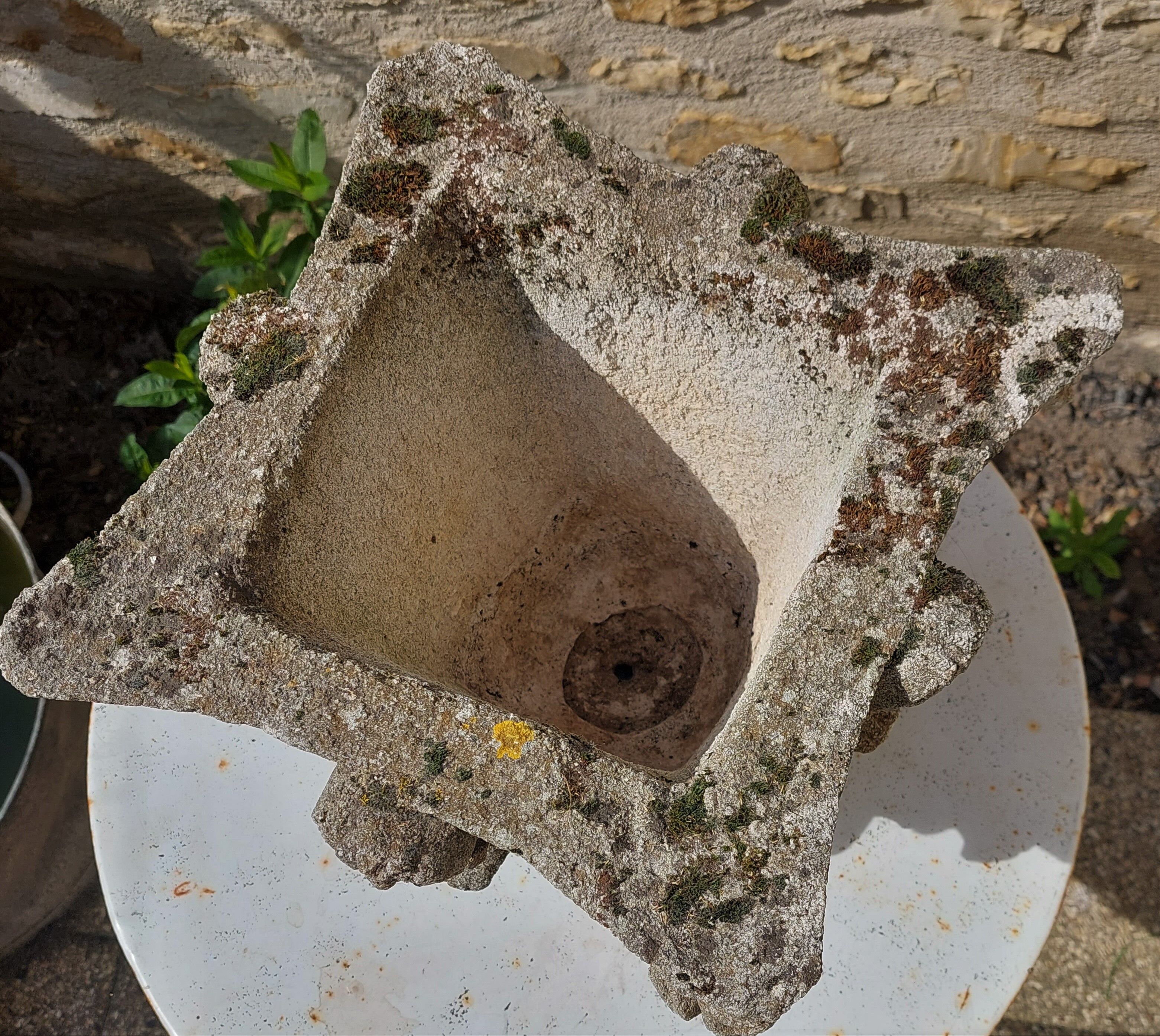 Jardinière en pierre reconstituée