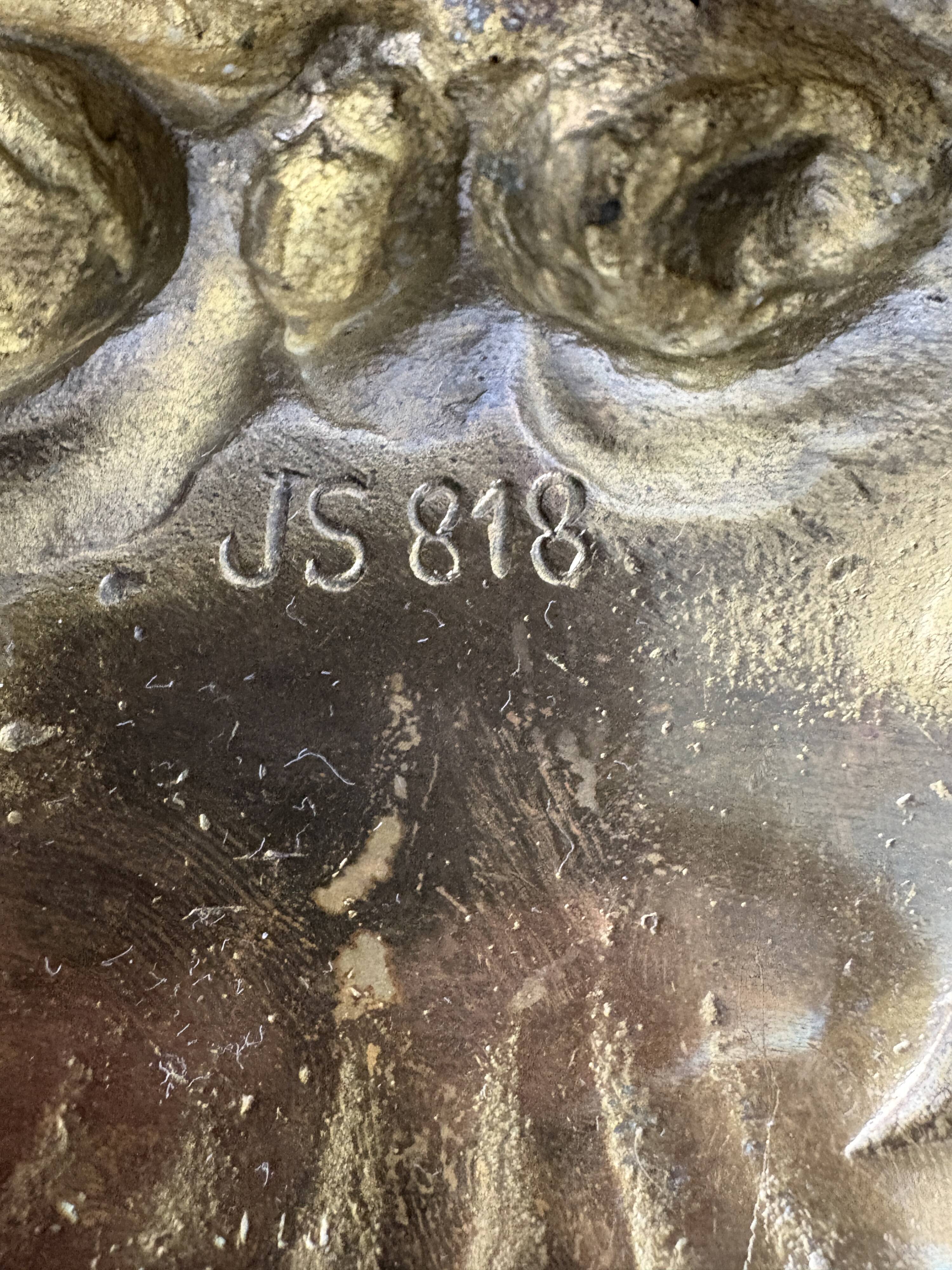 Art Nouveau pocket emptier