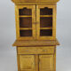Buffet en bois ancien pour poupée
